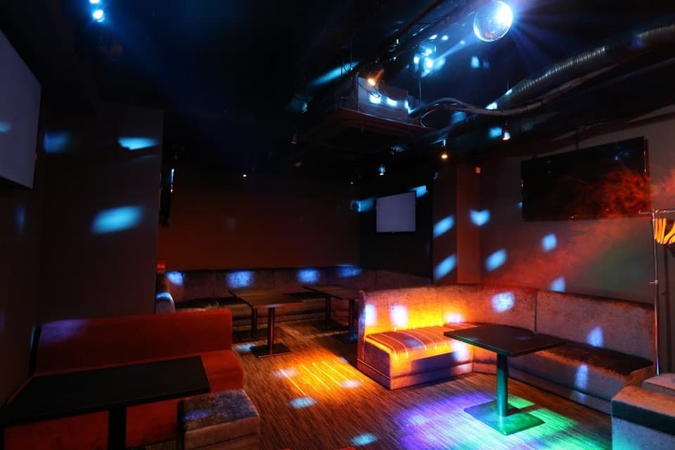シーシャ&カラオケ BAR Cream 北新地 AVAN 別邸