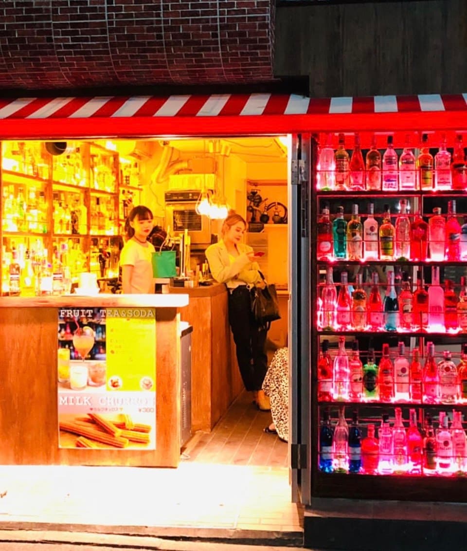 西通りパーラーケバブとシーシャとチュロスの昼飲み 天神グルメ飲み放題店