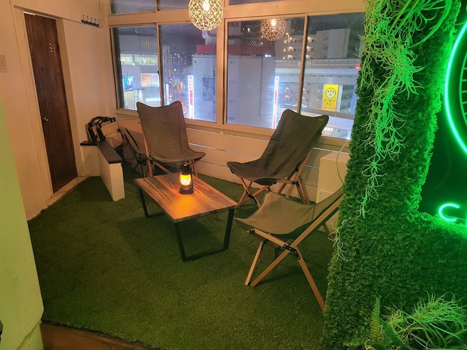 Shisha/Hookah Bar Chouette「シーシャバーシュエット三軒茶屋店」 3