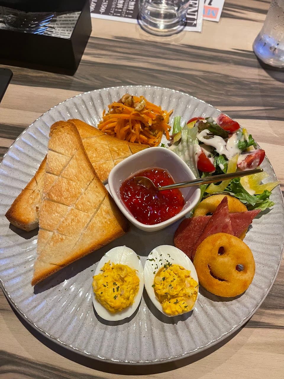 SHISHA CAFE&BAR MW KOKUSAI St. 早朝9時から朝方6時まで21時間営業のシーシャのお店 2