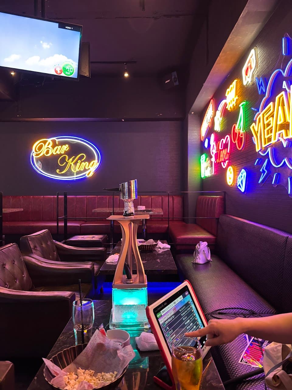 Bar King シーシャ・カラオケ・ダーツ 3